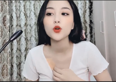 Sexvn em Kaa Mii vú to lồn không lông nhảy sexy